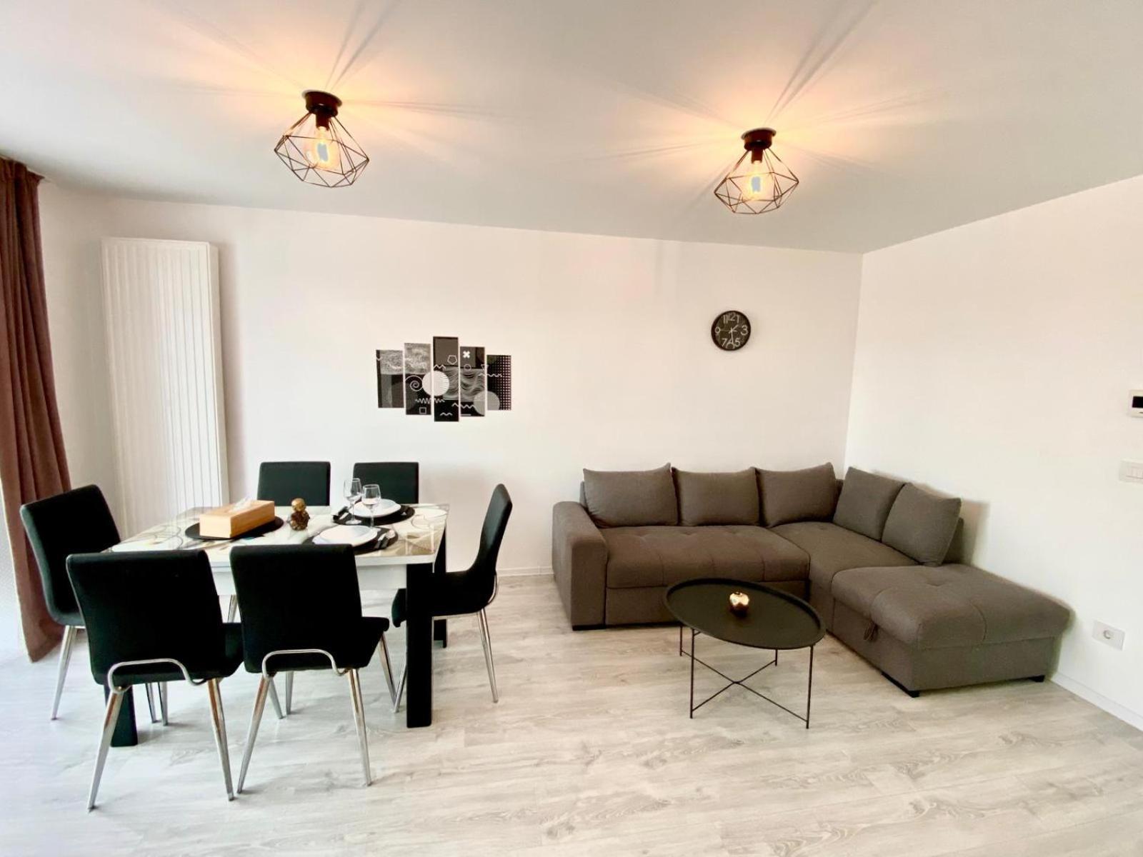 Jad - Luxury 3 Rooms & 2 Rooms Apartments In Kasper, Near Coresi Mall براشوف المظهر الخارجي الصورة